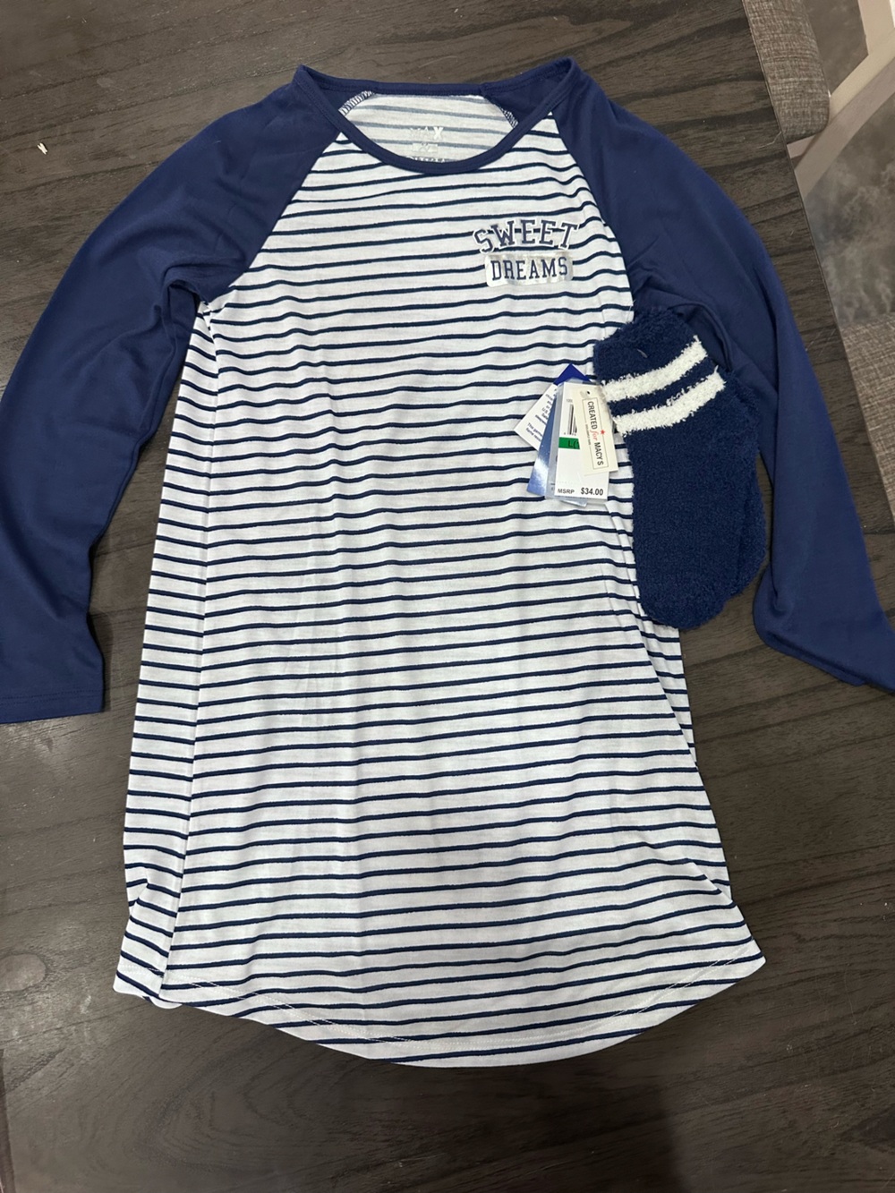 Olivia & Jay kids Crew Neck Nightgown L (10/12) with socks